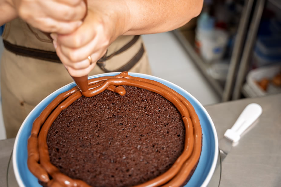 O Segredo da Confeitaria Perfeita: Desvende o Poder do Recheio Forneável do Doceiro